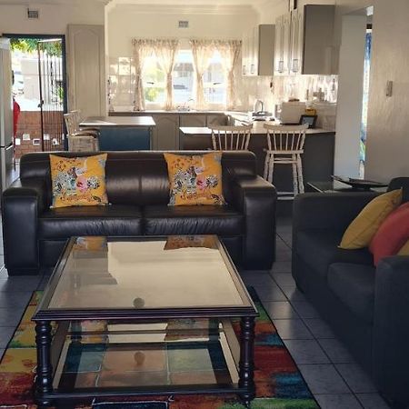 Ferienwohnung Aride 4 Awesome View Of Uvongo Main Swimming Beach From Communal Braai Area Margate Exterior foto