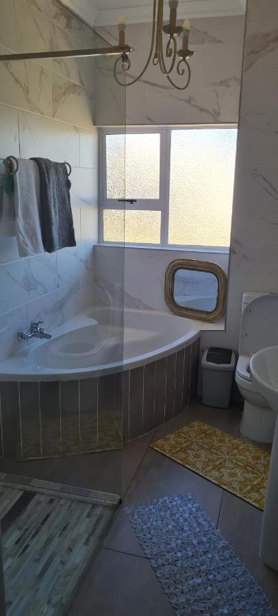 Ferienwohnung Aride 4 Awesome View Of Uvongo Main Swimming Beach From Communal Braai Area Margate Exterior foto