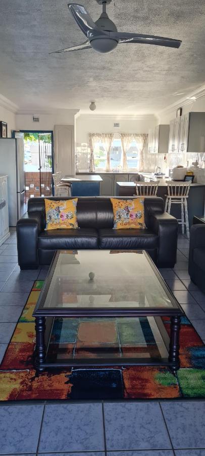 Ferienwohnung Aride 4 Awesome View Of Uvongo Main Swimming Beach From Communal Braai Area Margate Exterior foto