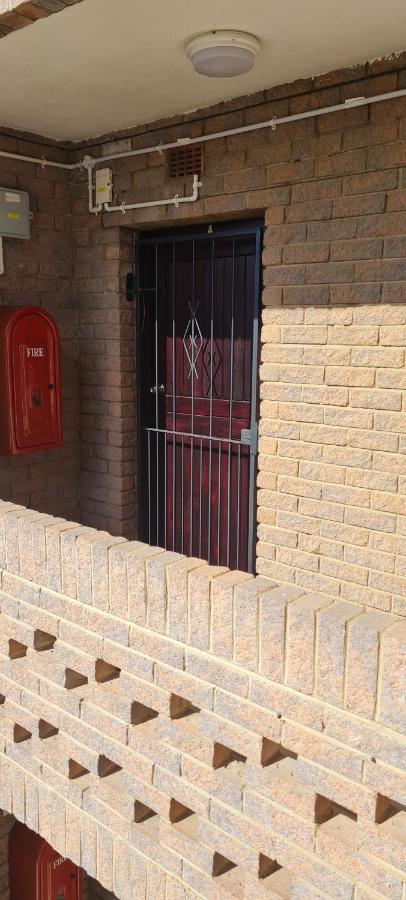 Ferienwohnung Aride 4 Awesome View Of Uvongo Main Swimming Beach From Communal Braai Area Margate Exterior foto