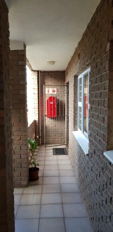 Ferienwohnung Aride 4 Awesome View Of Uvongo Main Swimming Beach From Communal Braai Area Margate Exterior foto